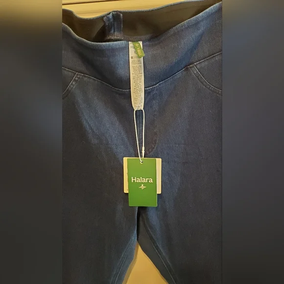 286. NWT - HALARA Flex Denim Pull-On Ankle Capri Jeans - Picture 4 of 9
